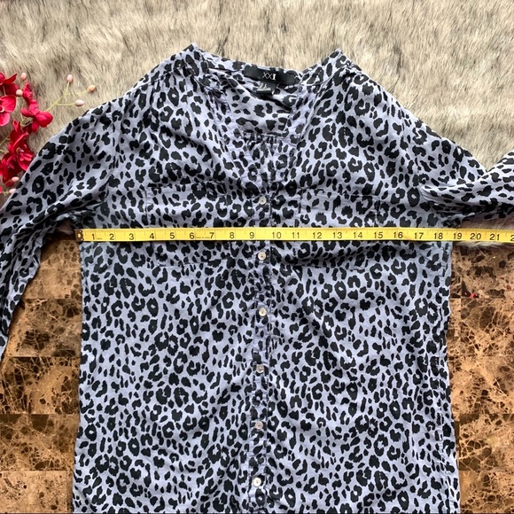Forever 21 | Leopard Print Long Sleeve Button-Down - Picture 5 of 8